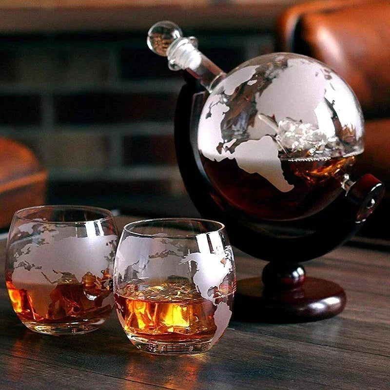Luxus dekantáló gömb alakú - whisky ajándék szett fa talppal