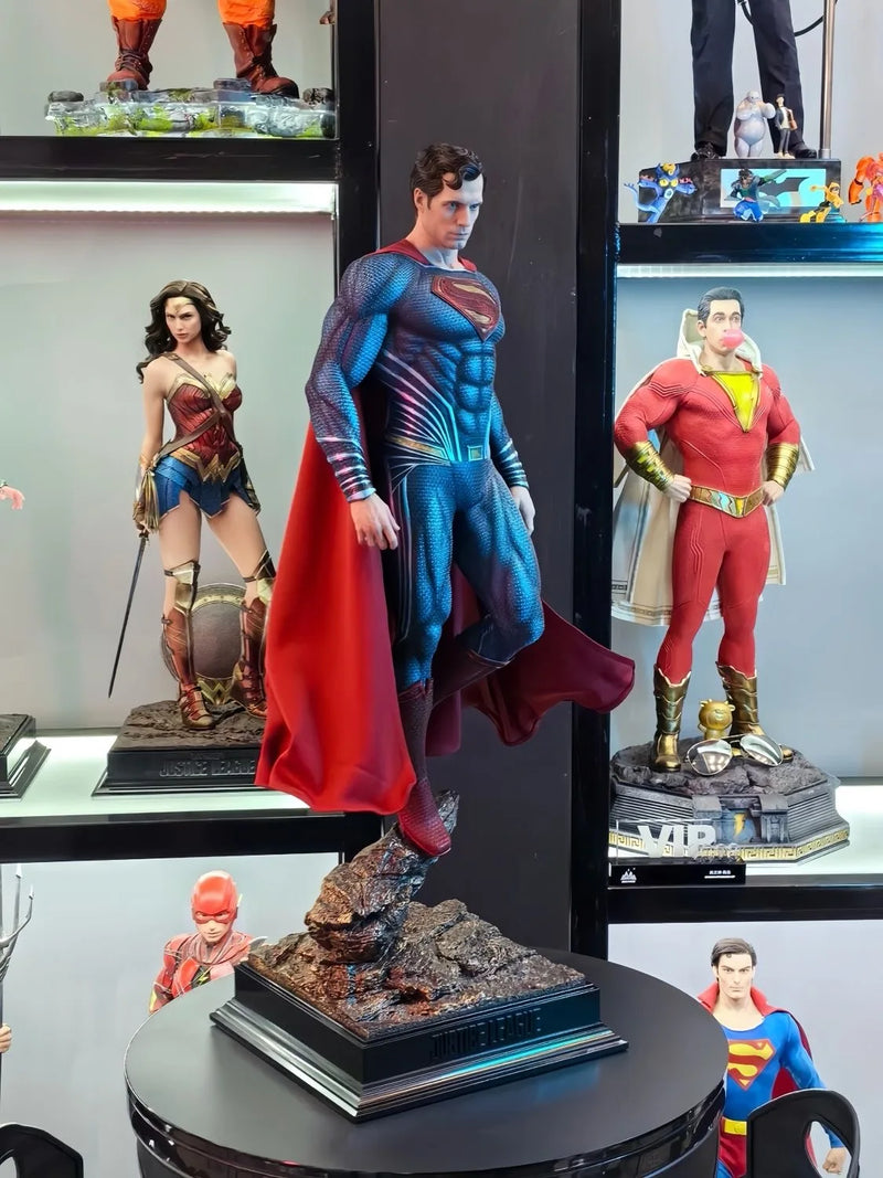 Nagy design szobor Superman