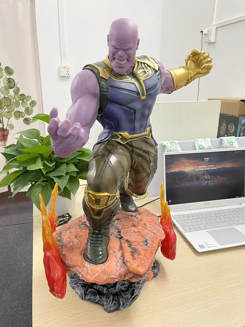 Nagy design szobor Thanos