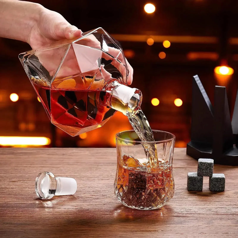 Design whiskykancsó Diamond 1000 ml - állvánnyal és zárókupakkal