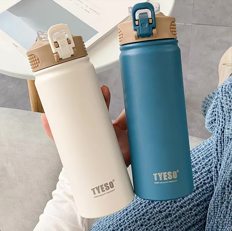 Tyeso™ dizájner vizes palack - több színben