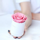 Ajándékdoboz rózsákkal